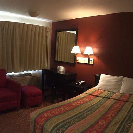 Hilltop Inn&Suites Victorville Buitenkant foto