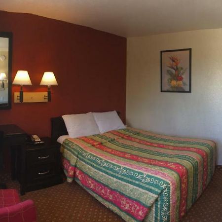 Hilltop Inn&Suites Victorville Buitenkant foto