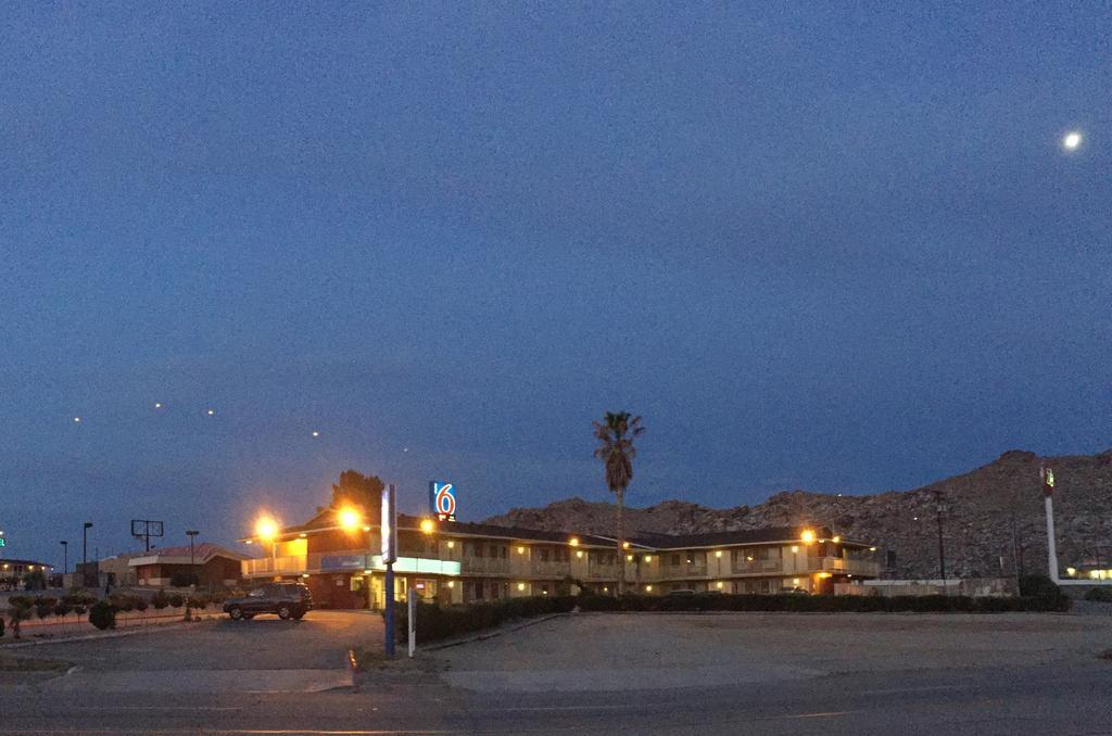 Hilltop Inn&Suites Victorville Buitenkant foto