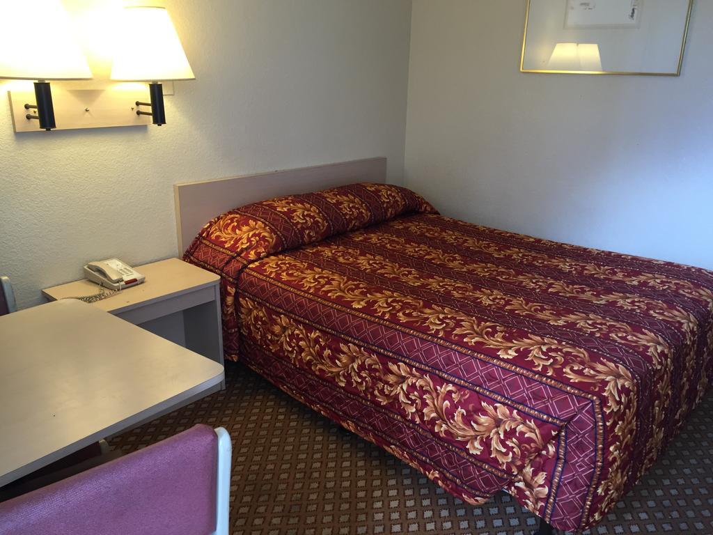 Hilltop Inn&Suites Victorville Buitenkant foto