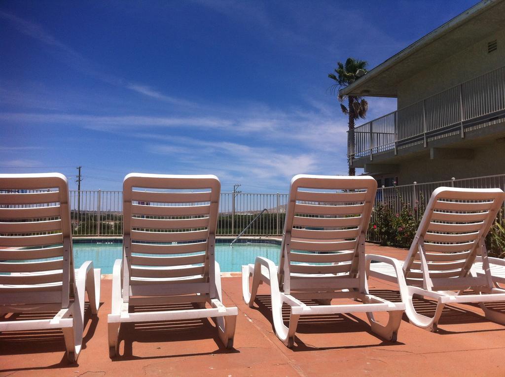 Hilltop Inn&Suites Victorville Buitenkant foto