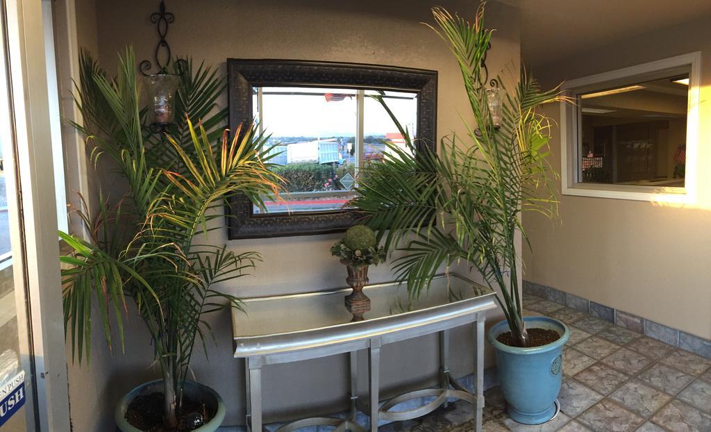 Hilltop Inn&Suites Victorville Buitenkant foto