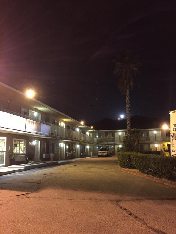Hilltop Inn&Suites Victorville Buitenkant foto
