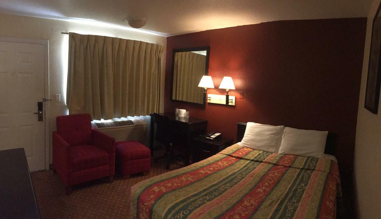 Hilltop Inn&Suites Victorville Buitenkant foto