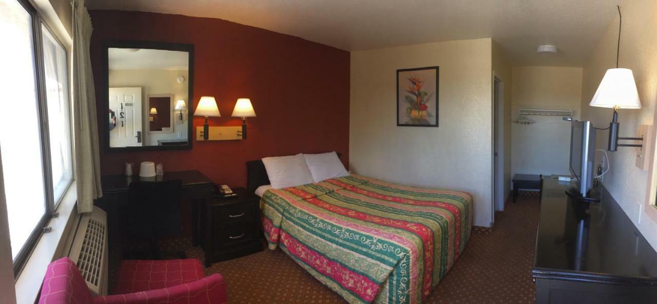 Hilltop Inn&Suites Victorville Buitenkant foto